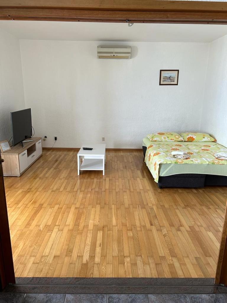 Apartments By The Sea Slatine, Ciovo - 1128 Esterno foto